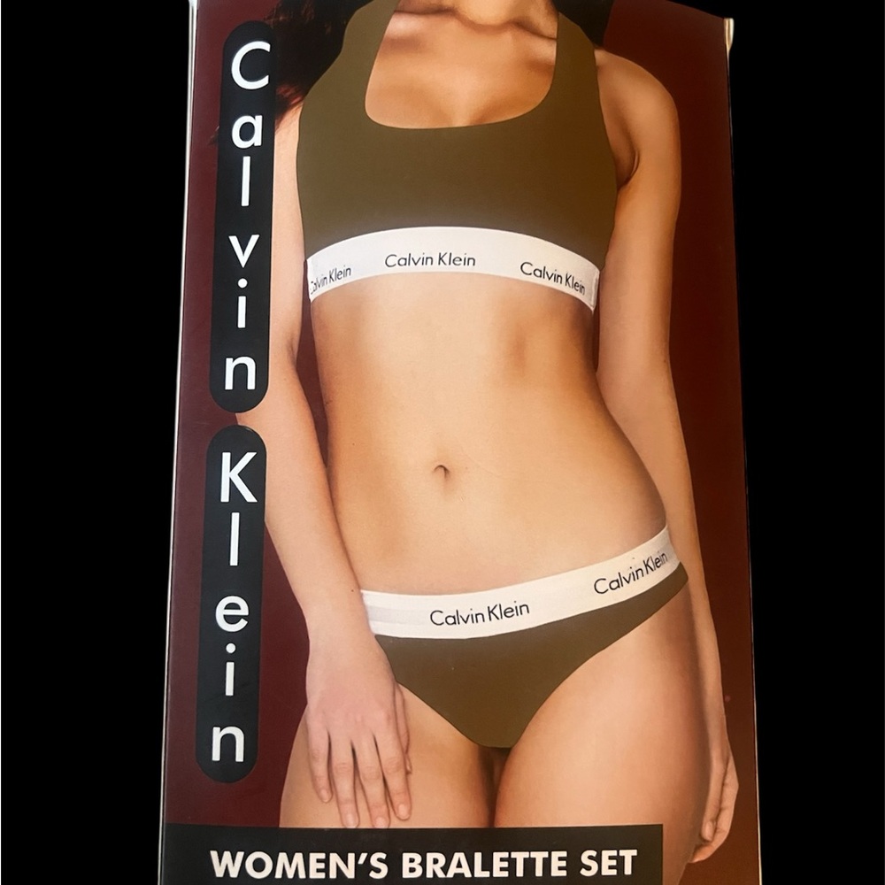 Calvin Klein Women's Bralette Set
Green 
Elegant, classic cotton medium